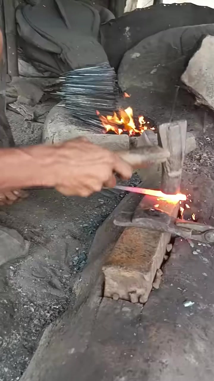 Watch the incredible metal forging with fire #hardworking #metalart # ...