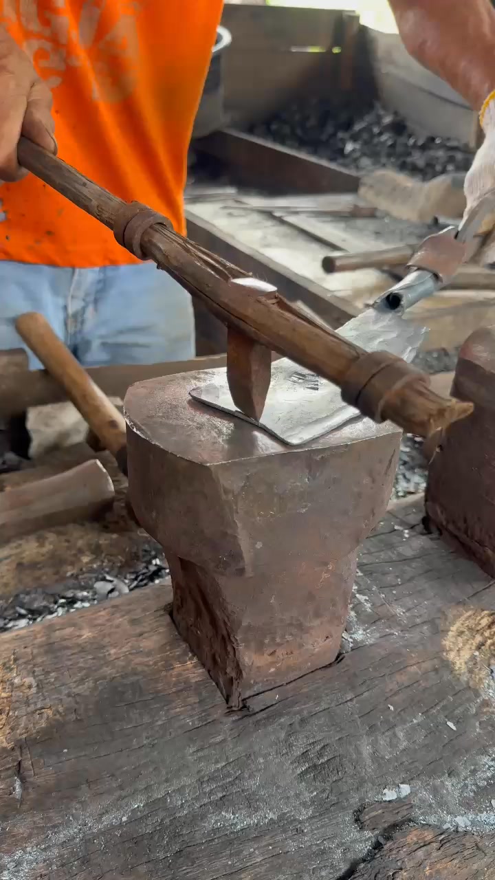 Knife Edge Smoothing and Finishing Process #Blacksmith #MetalWorking # ...