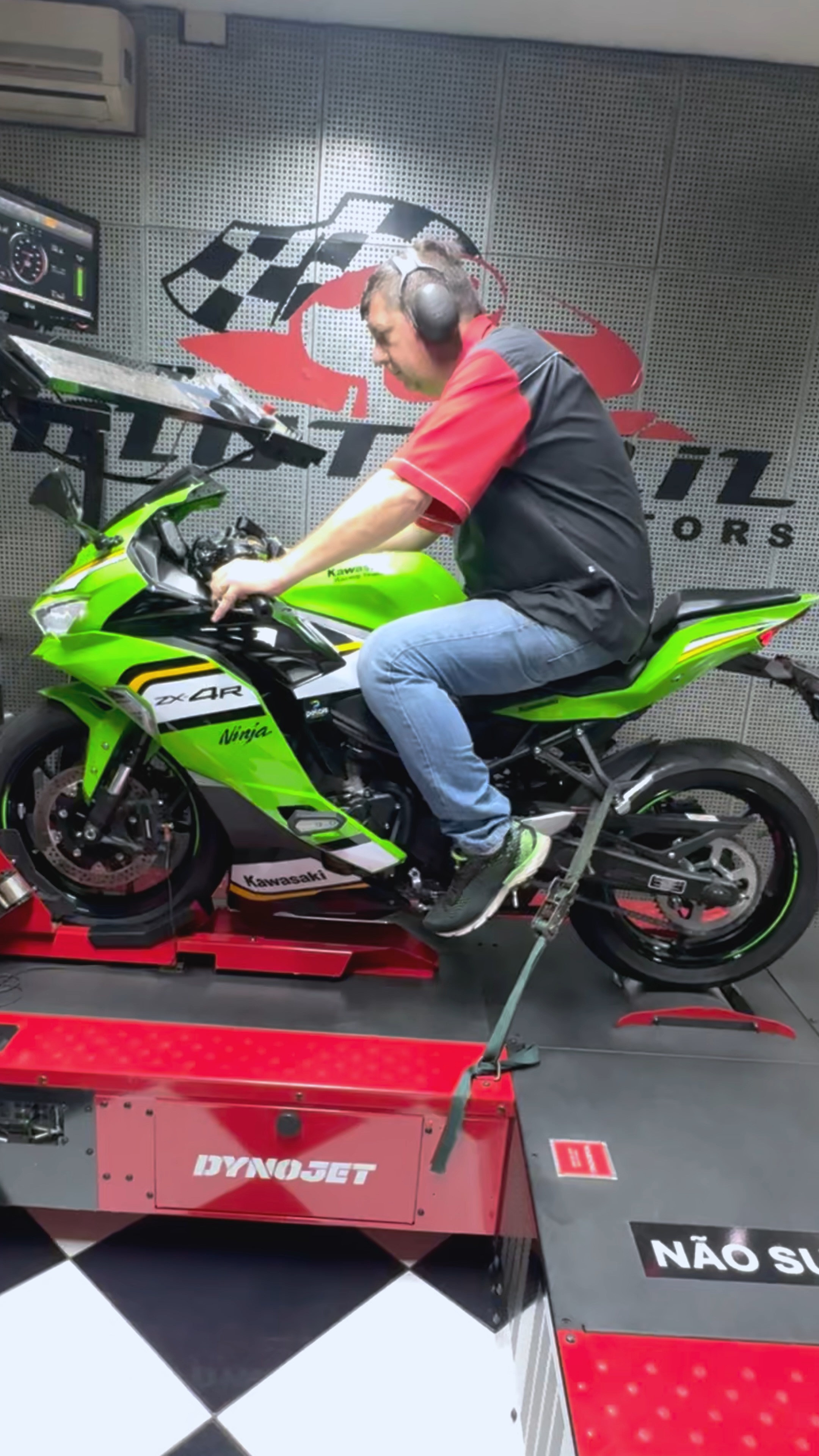 Kawasaki ZX6R 2022 Stress Test ni Boss Dora
