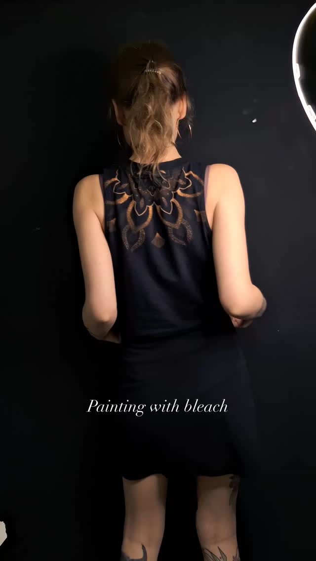 velvet black cocktail dress Shirley Color:GreyBlue sexy maxi dress The front features a Sea Blue Polka Dot