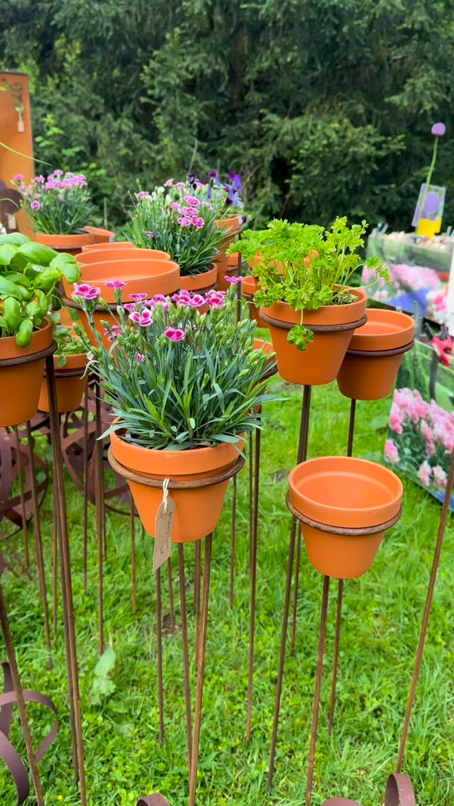 Kräuter-/ Blumenstäbe mit passendem Tontopf für euren Garten 🪴🪏🌸, #gartenliebe, #kräutergarten, #wohnenundgarten , #schönesfürzuhause , #wohnenunddeko | STEEListen -Garten & Ambiente-