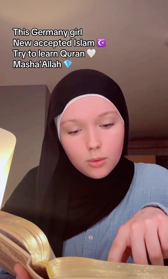 a new german revert girl tries to learn the Qur’an 🇩🇪☪️ ️ may Allah ...