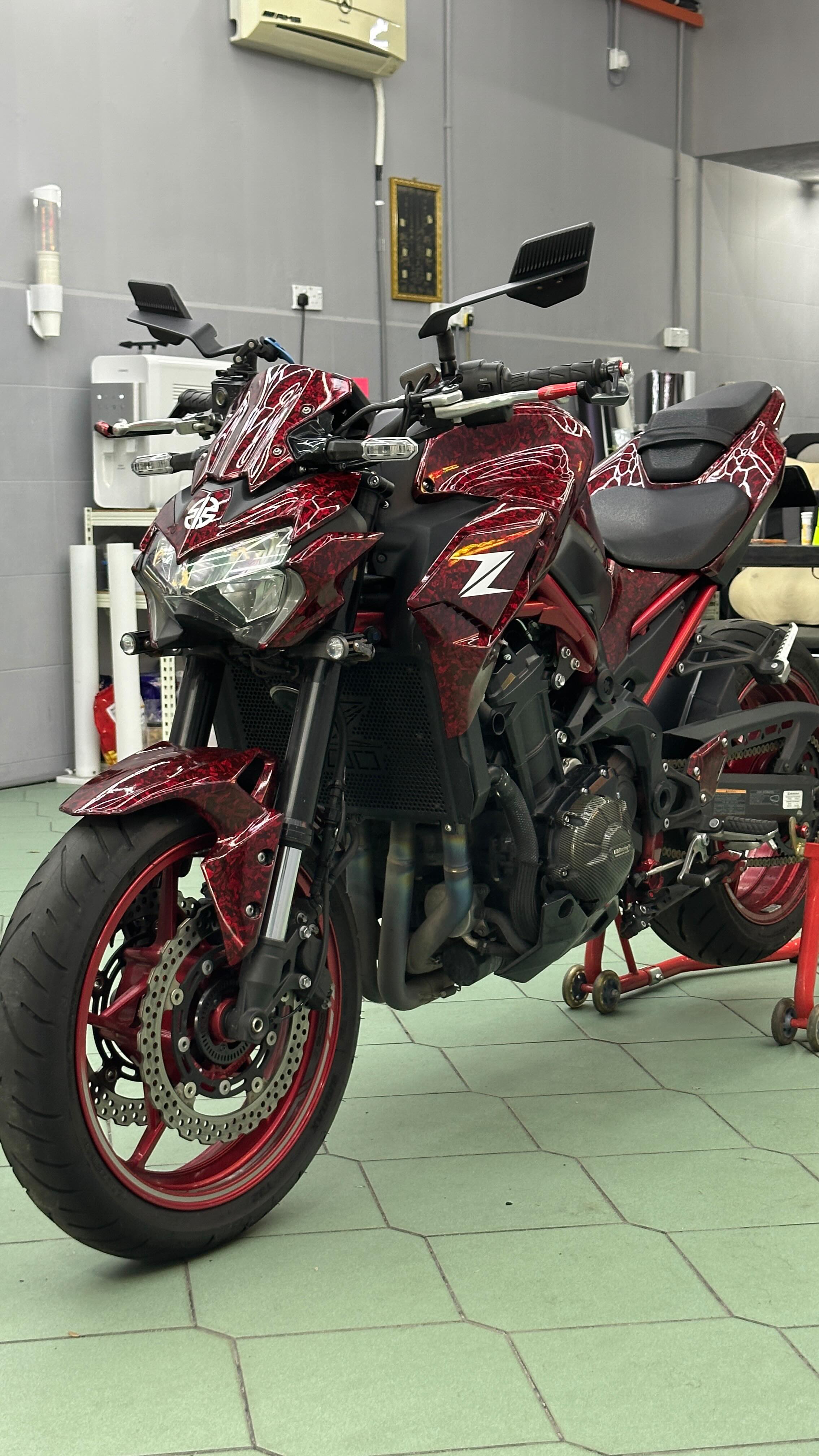 🏍️// #Kawasaki #Z900 🎨// Red Forged Carbon 📞 // 016-290 7 290