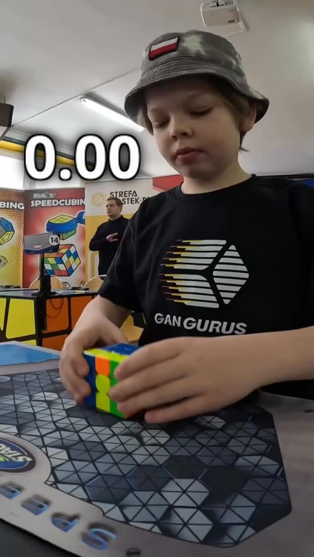 Teodor’s 2.76s Rubik’s Cube WORLD RECORD explained! Find him here 👉 ...