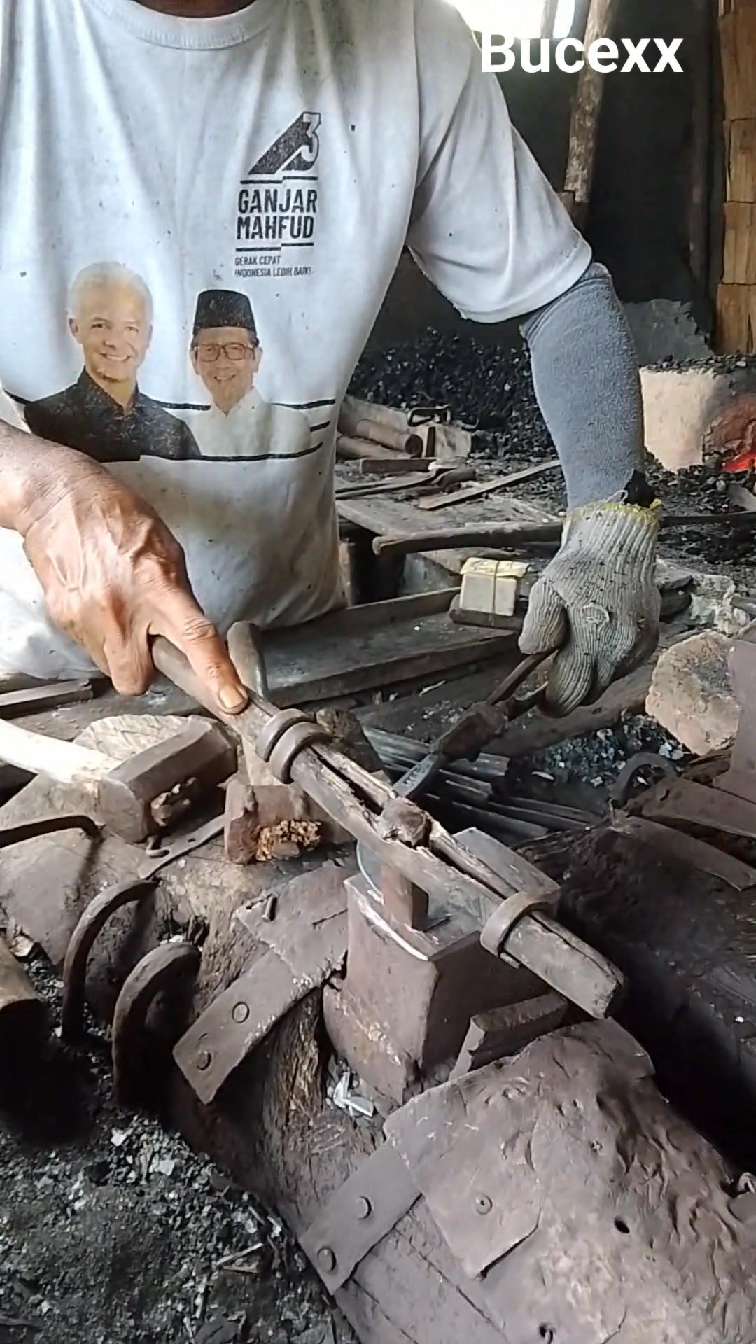 the process of cutting the tip of the blade on a rubber tapping tool. # ...