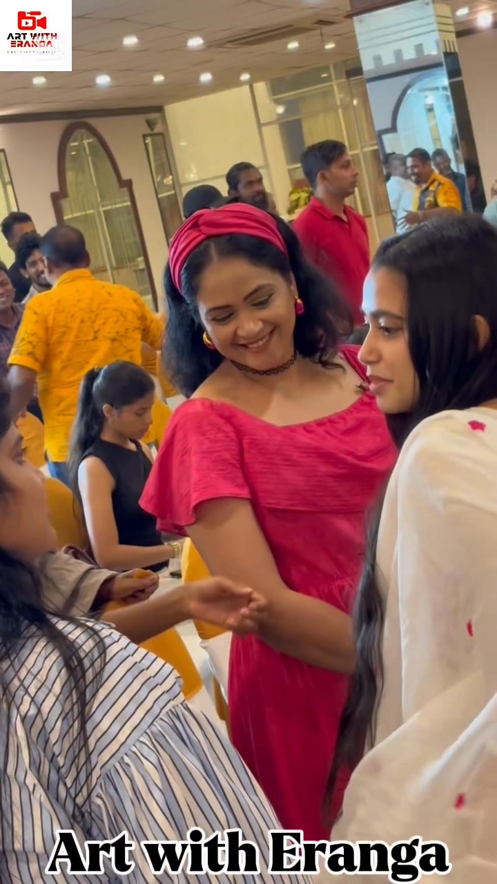 පුංචි තිරයට නැතුව බැරි චරිතයක් එයා 😍😍 අදුරනවා නේද නිහතමානී ඇයව S.I ...