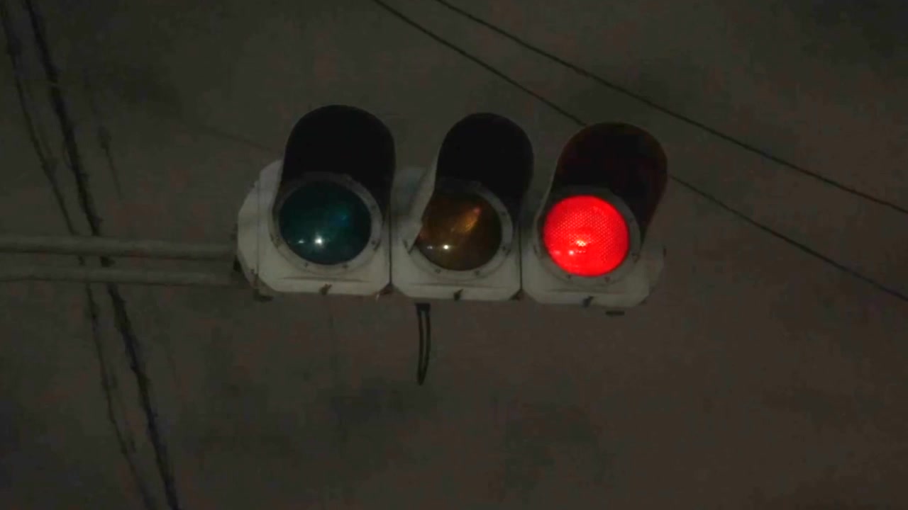 赤 の 点滅 信号