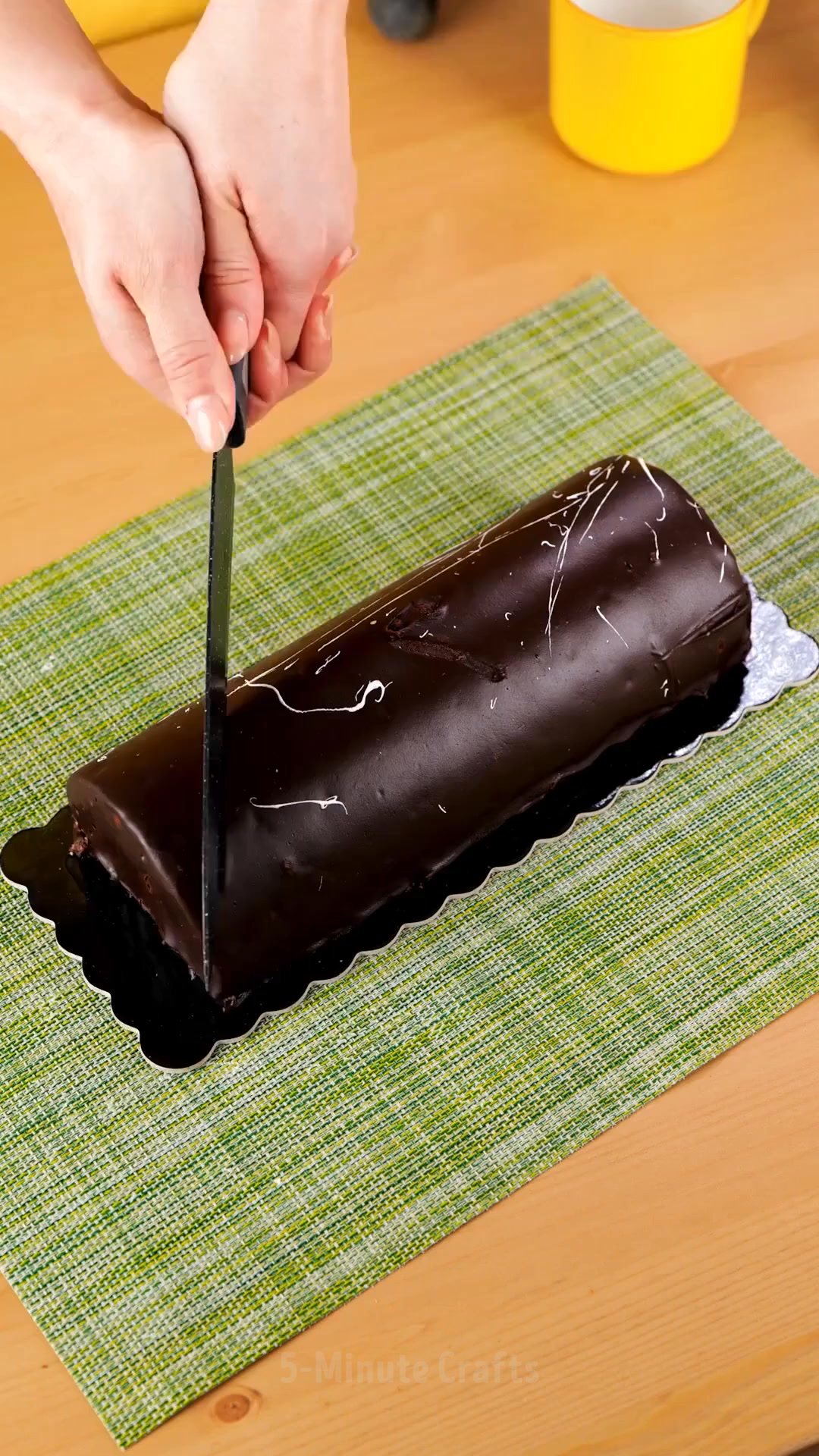 Smart cake cutting hack! | 5-Minute Crafts | Facebook