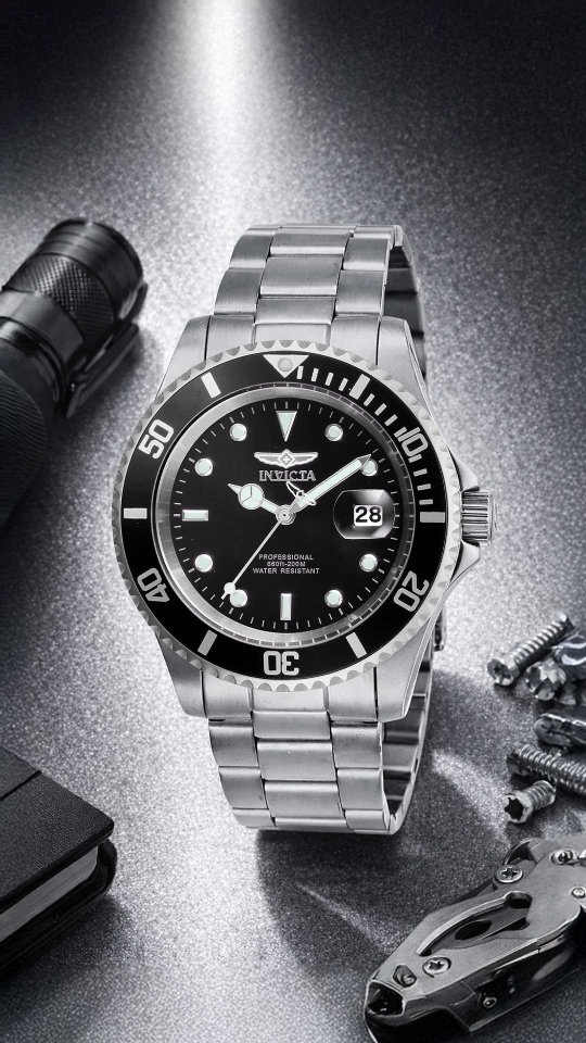 Invicta Pro Diver 48950 delivers classic dive styling with a