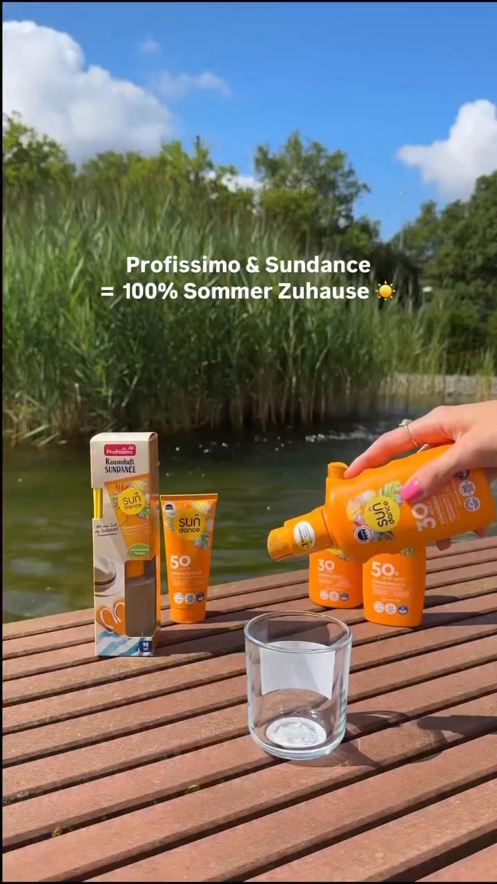 Sommer im Glas ✨🧴🌻☀️Mit der neuen Profissimo Duftkerze, die nach Sundance Sonnencreme duftet, holt Ihr Euch das perfekte Sommerfeeling nach Hause! Und mal ehrlich: Wer liebt nicht den Duft von