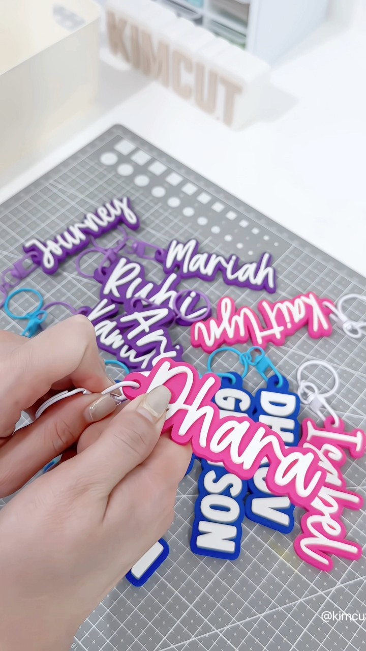 Kimcut - ASMR: Make custom 3D name keychains with me. 🫶🏻... | Facebook