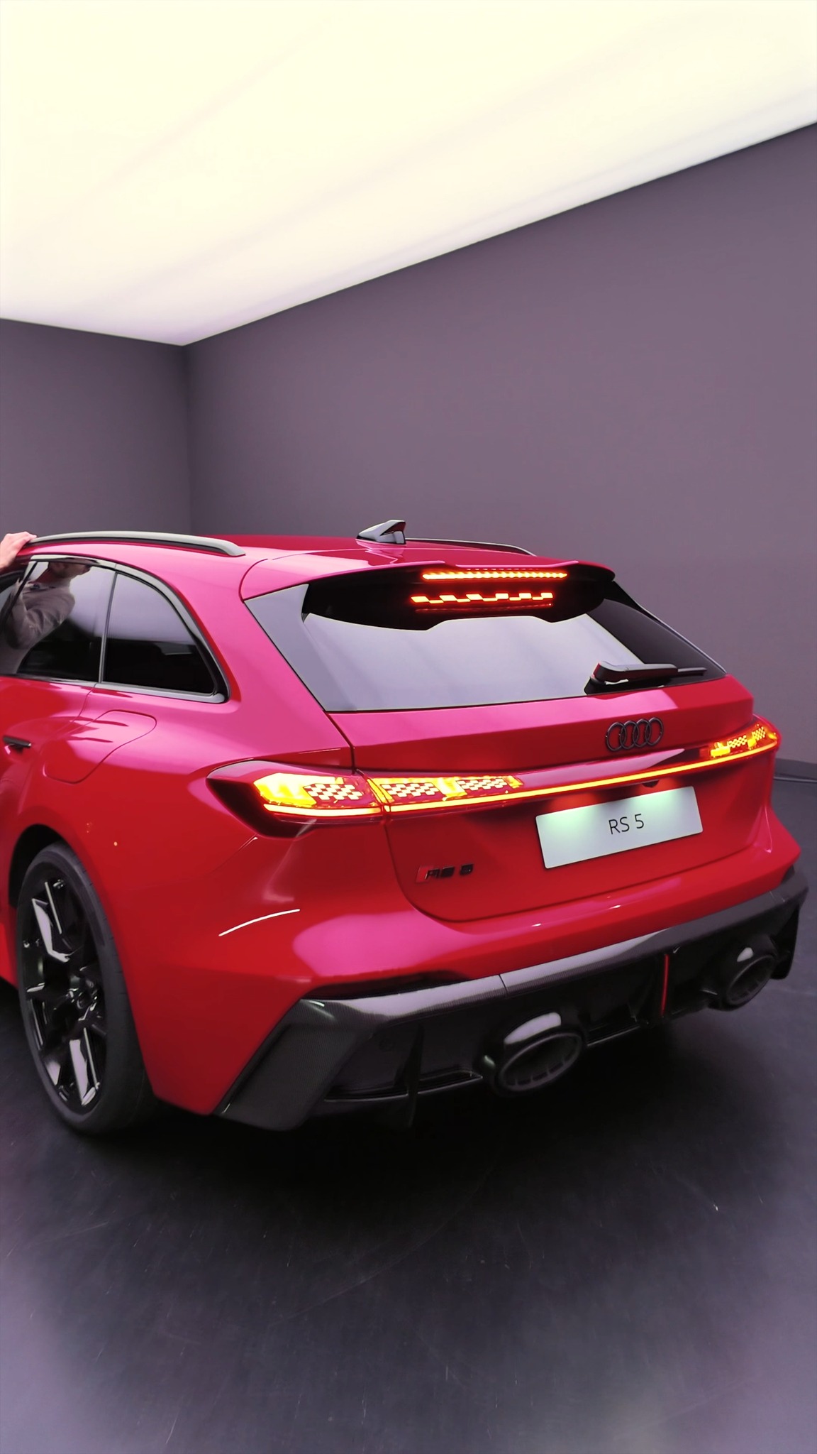 🏁Additional projection of the 3rd braking light in the rear window of ...