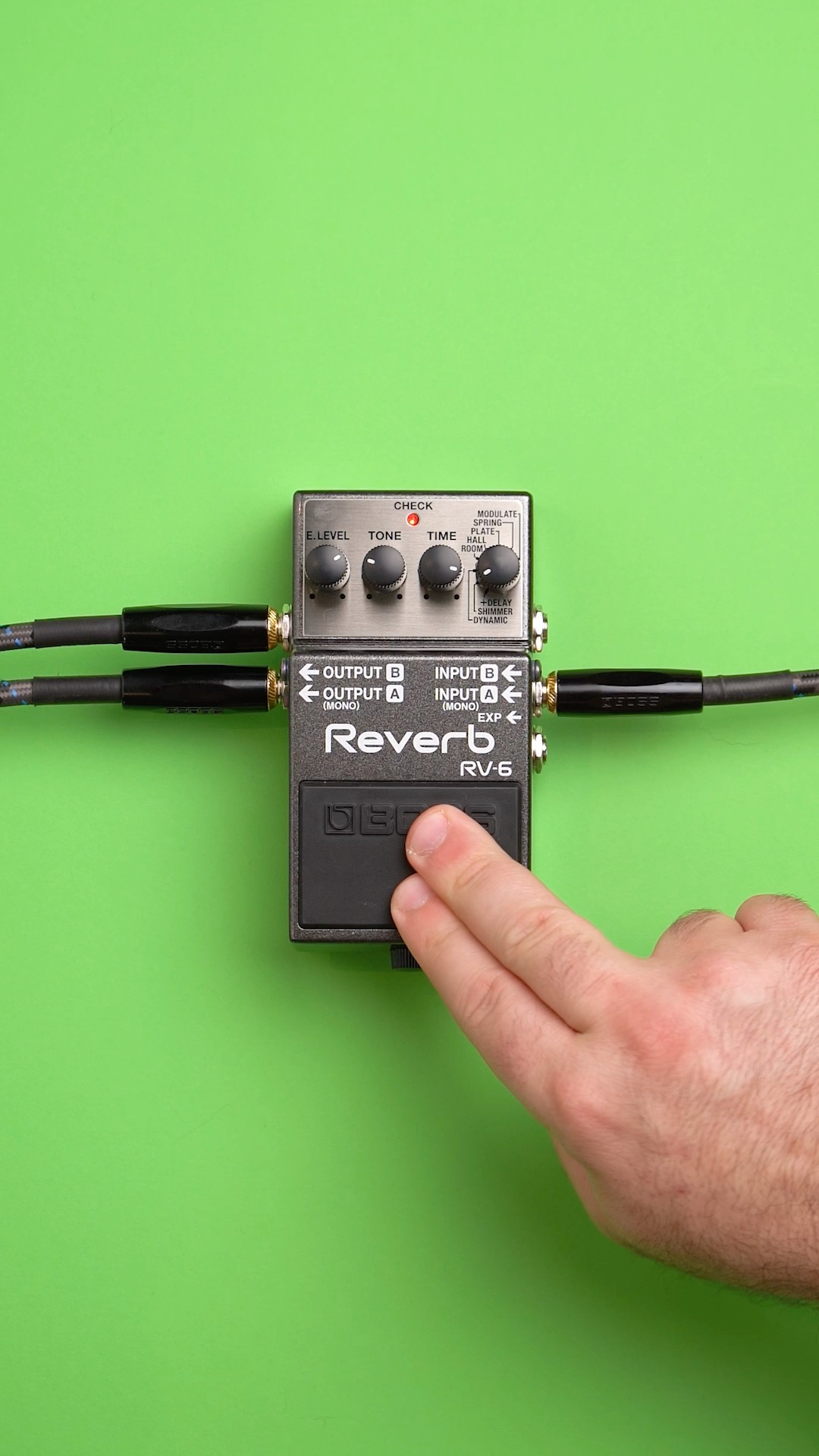 What's the difference between Boss RV-3 grey and pink labels?