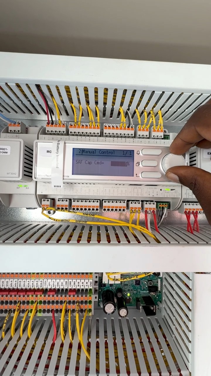 🎛️ Introduction au MicroTech 4 de Daikin 🔧 Aujourd’hui, on découvre ...