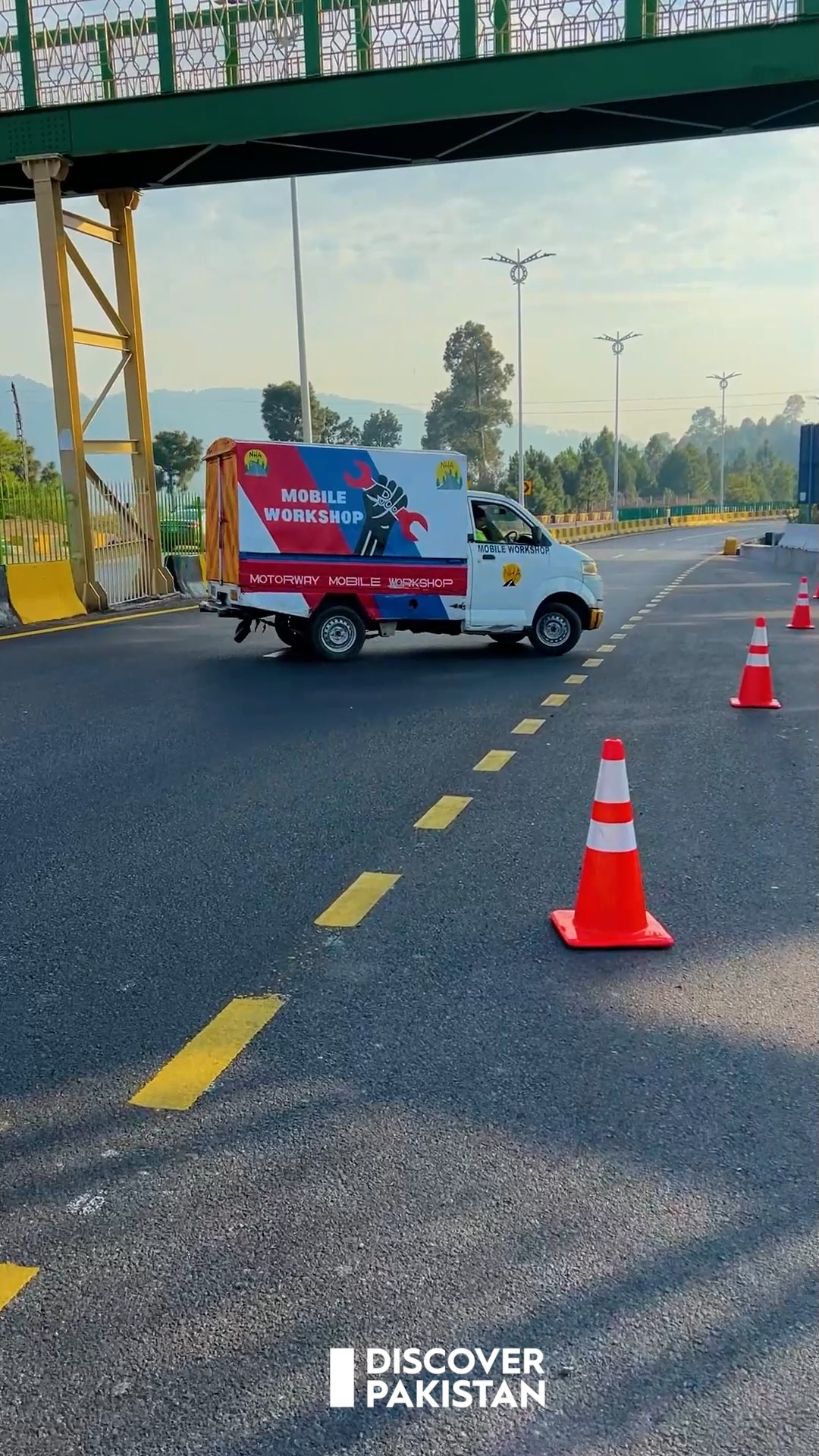 اسلام آباد موٹروے پولیس مدد کیلئے ہر وقت تیار! Islamabad Motorway ...