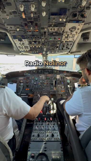 Un des nombreux échanges radio qui précèdent chaque vol. ️ Un petit ...