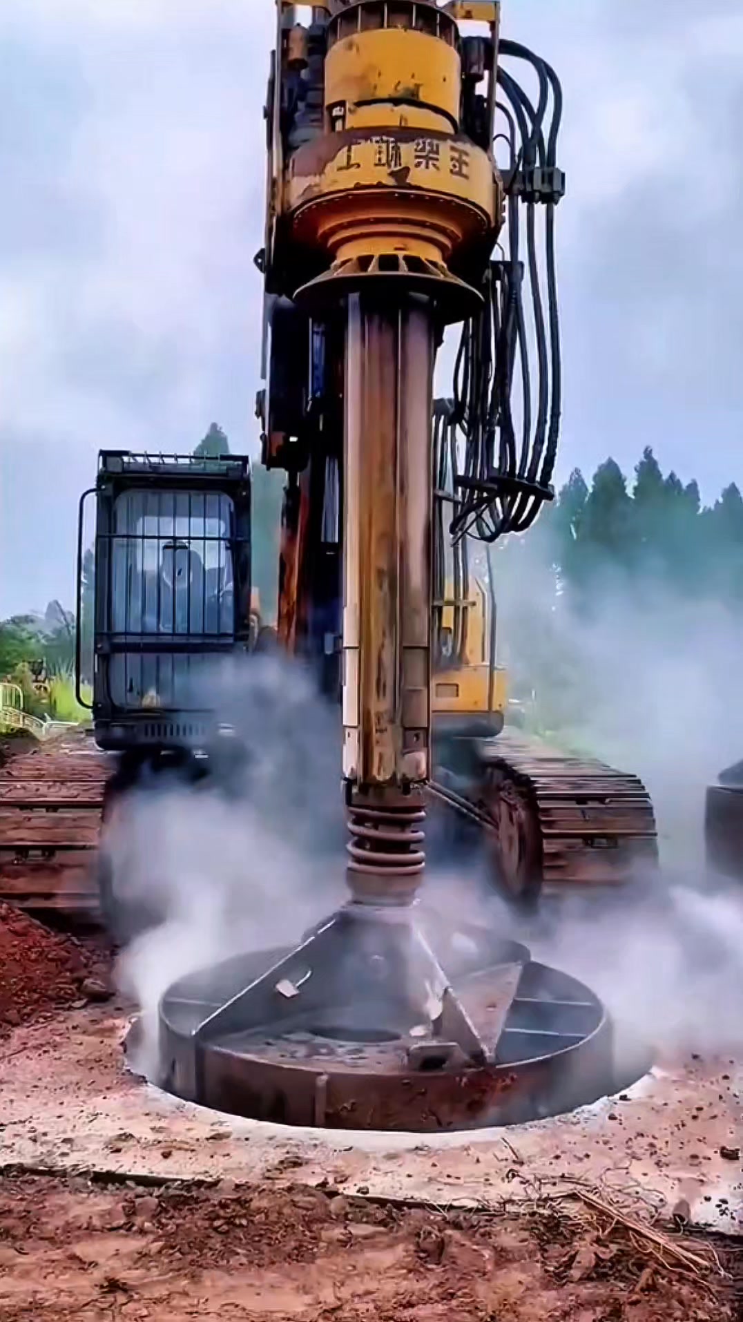 Berasap tapi bukan api ... #construction #xcmg | Sumari Sumari | Facebook