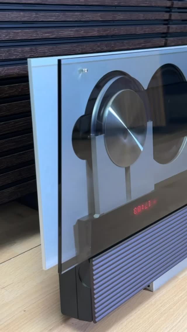 BeoSound 2300 CD player | The Vintage Audio Shop