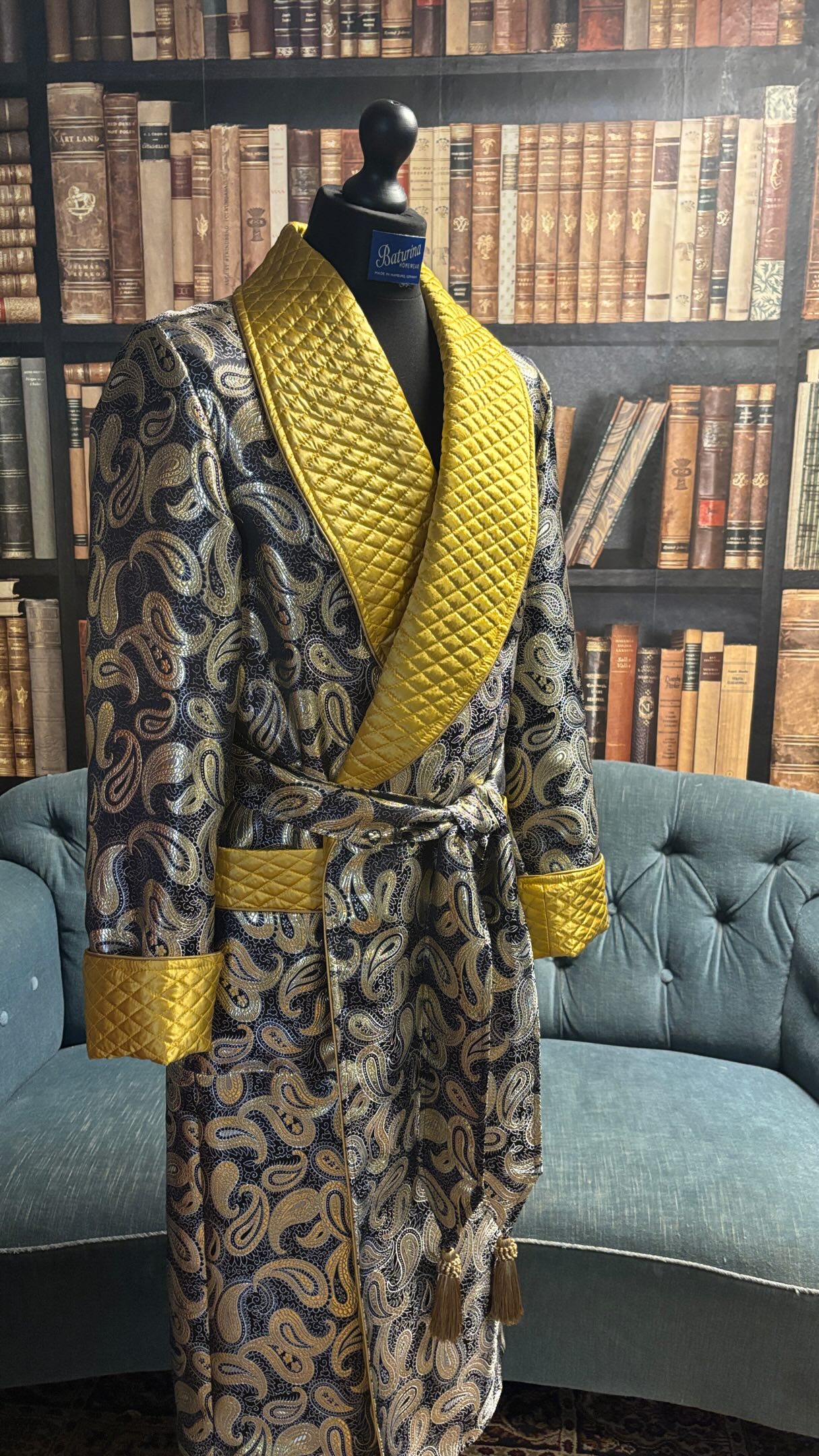 gold dressing gown mens We may have taken this robe too far. Whenever people see it, they say casino owner, gangster, showman, or even king. Nobody has ever called it subtle., It is made from beautiful black and paisley Short Casual Dress