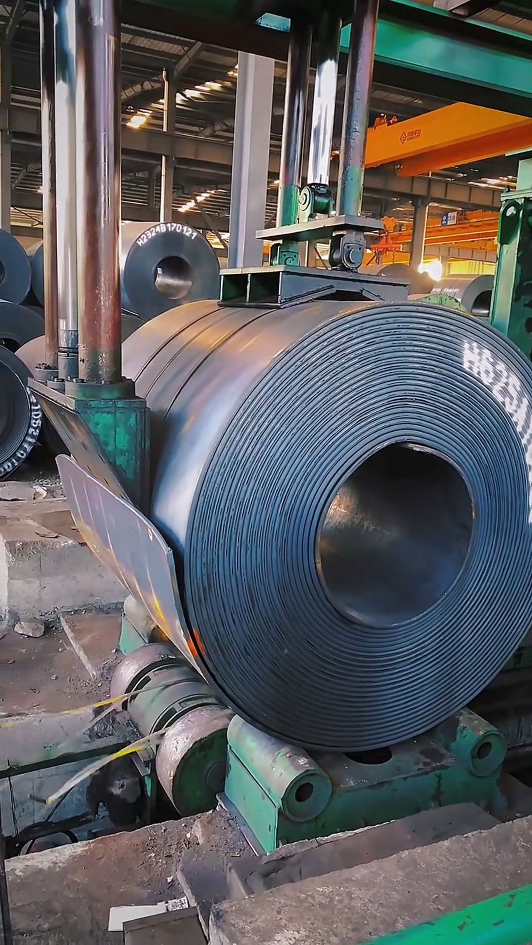 Manganese steel coil leveling cutting process- #machine #engineering # ...