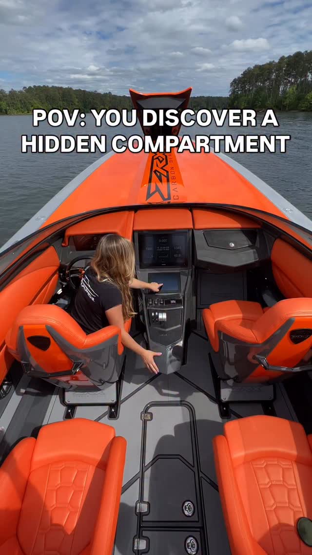 Adrenalinepowerboats don't waste any space! Their 47 ZRX has a
