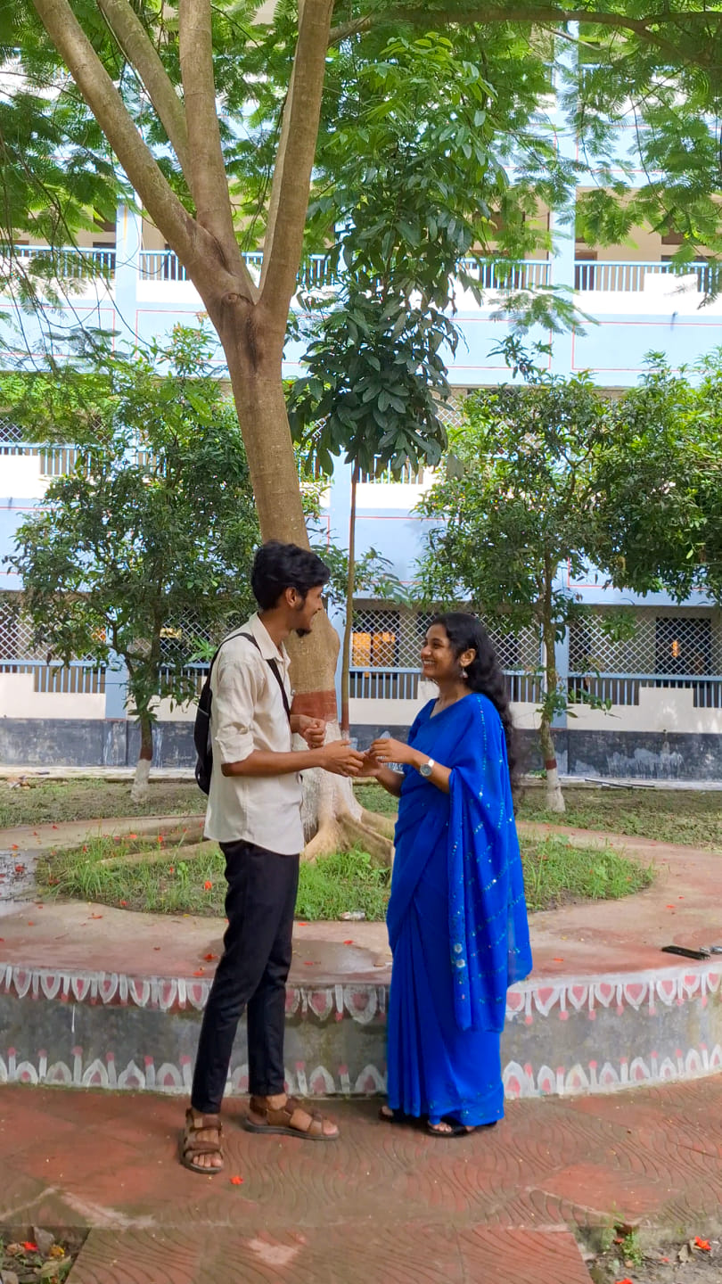Presenting our Own recreation on the iconic Main Hoon Na saree scene ...