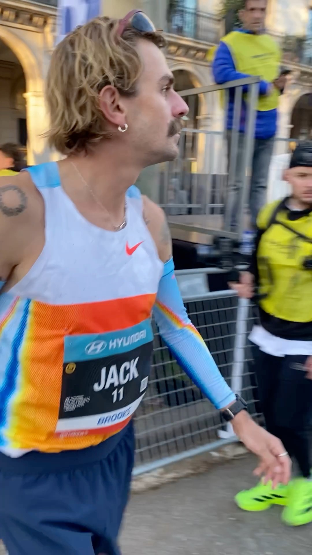 Jack Rayner rompe la barrera de los 60 minutos en media maratón de ...