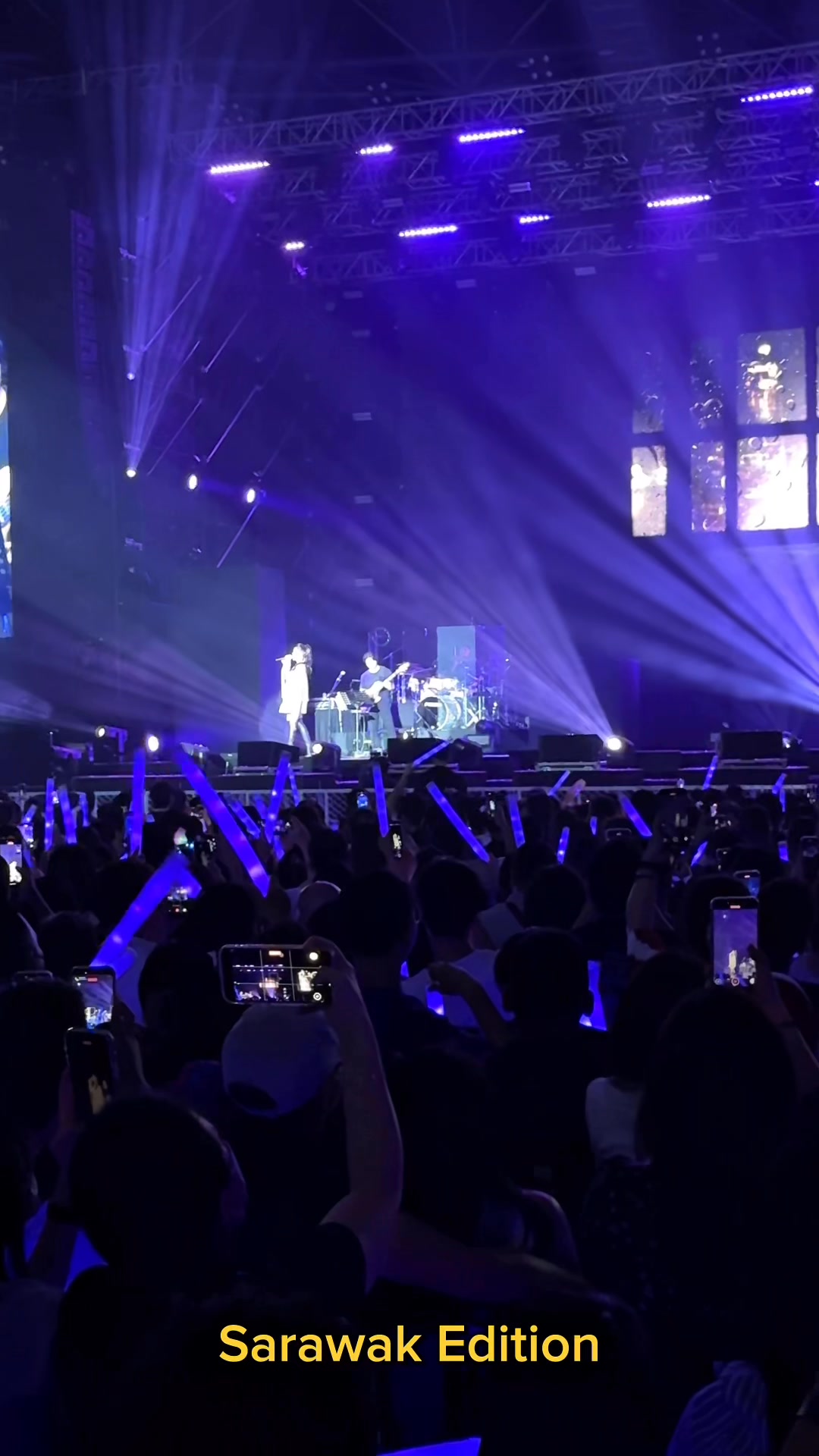 Konsert Della Ding Dang “Sing together again” di Stadium Perpaduan ...