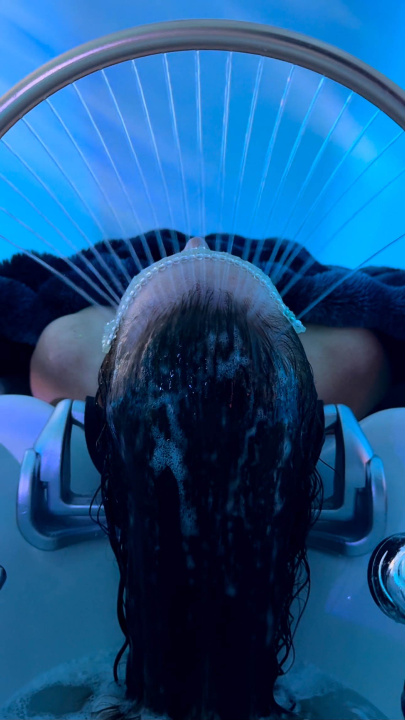 Sometimes the best way to reset isn’t a vacation… it’s a luxurious head spa at @beautyblissc ✨ From the soothing scalp massage to the calming sounds of bubbles and water, this is the definition of 