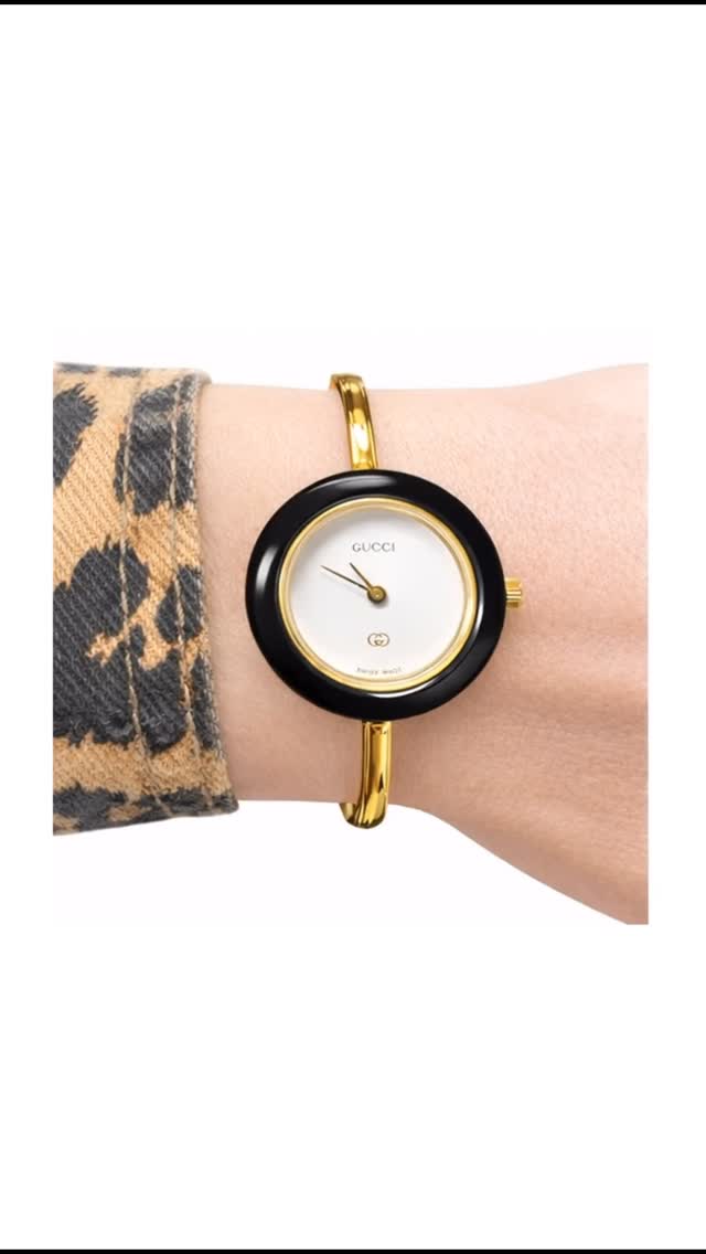 A little flash of vintage Gucci… This gold-plated Gucci bangle