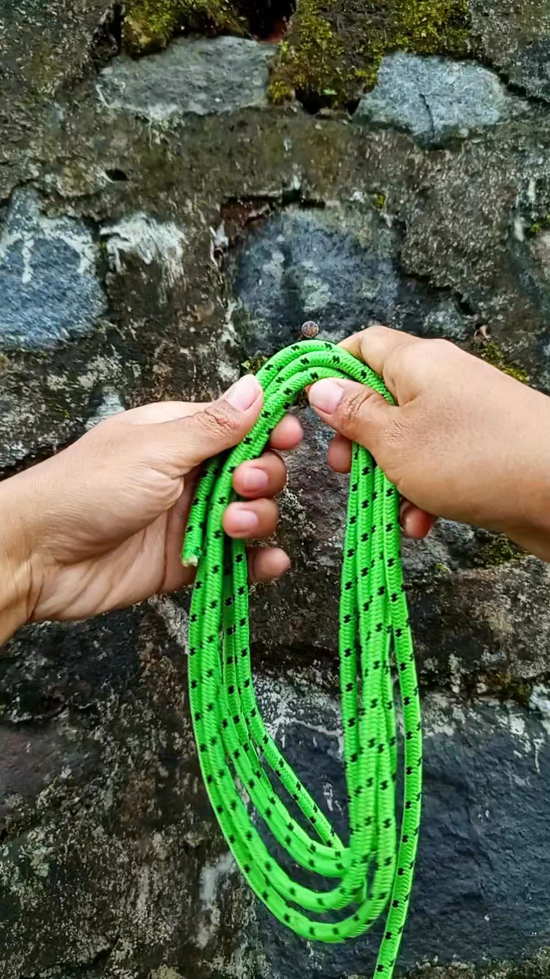 Practical tricks for tying a roll of rope. 👍 #trick #rope #tutorials # ...