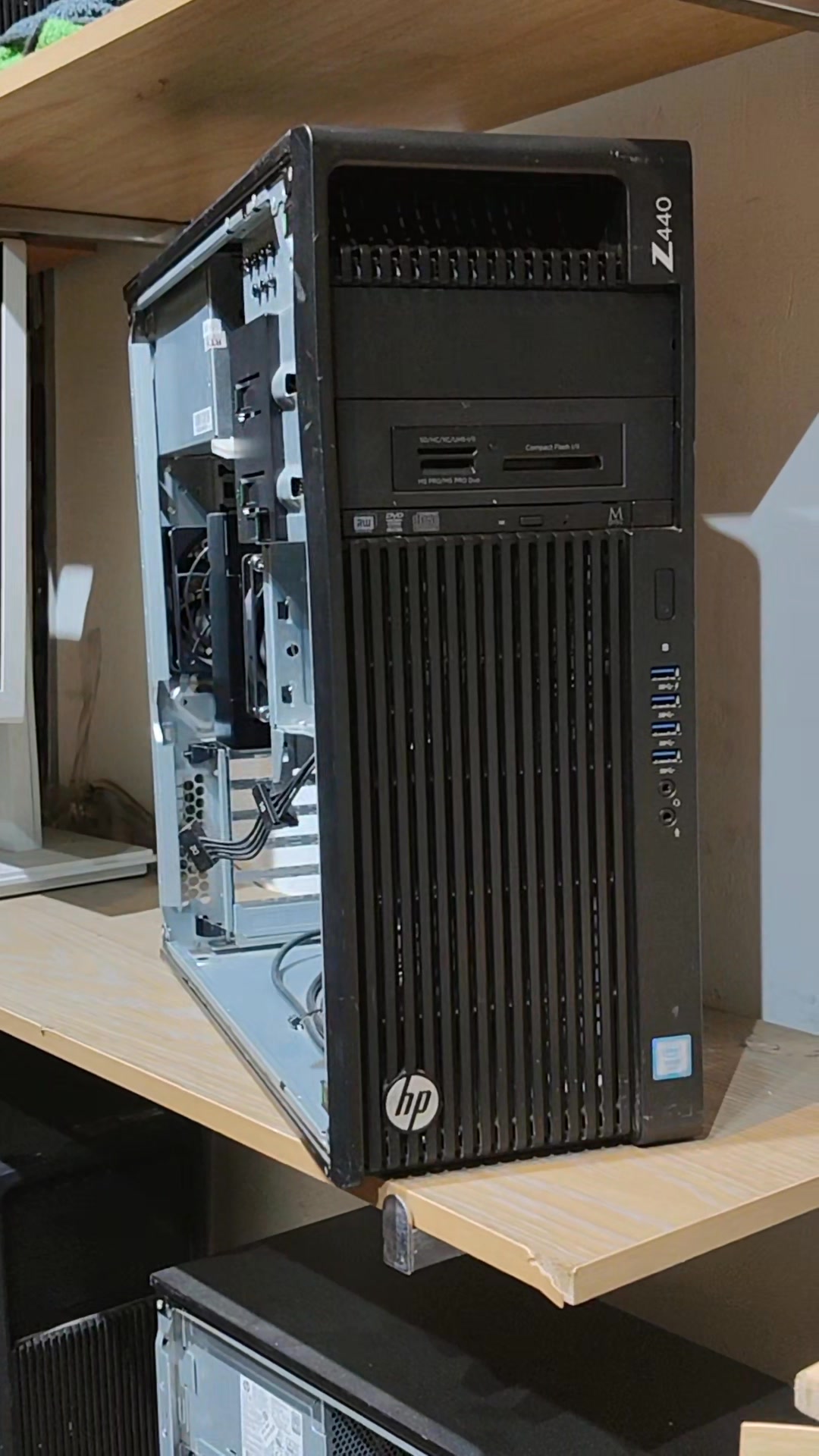 Hp z440 workstation Intel xeon E5 2680 v4 Ram 16 g ddr4 Ssd 256 g