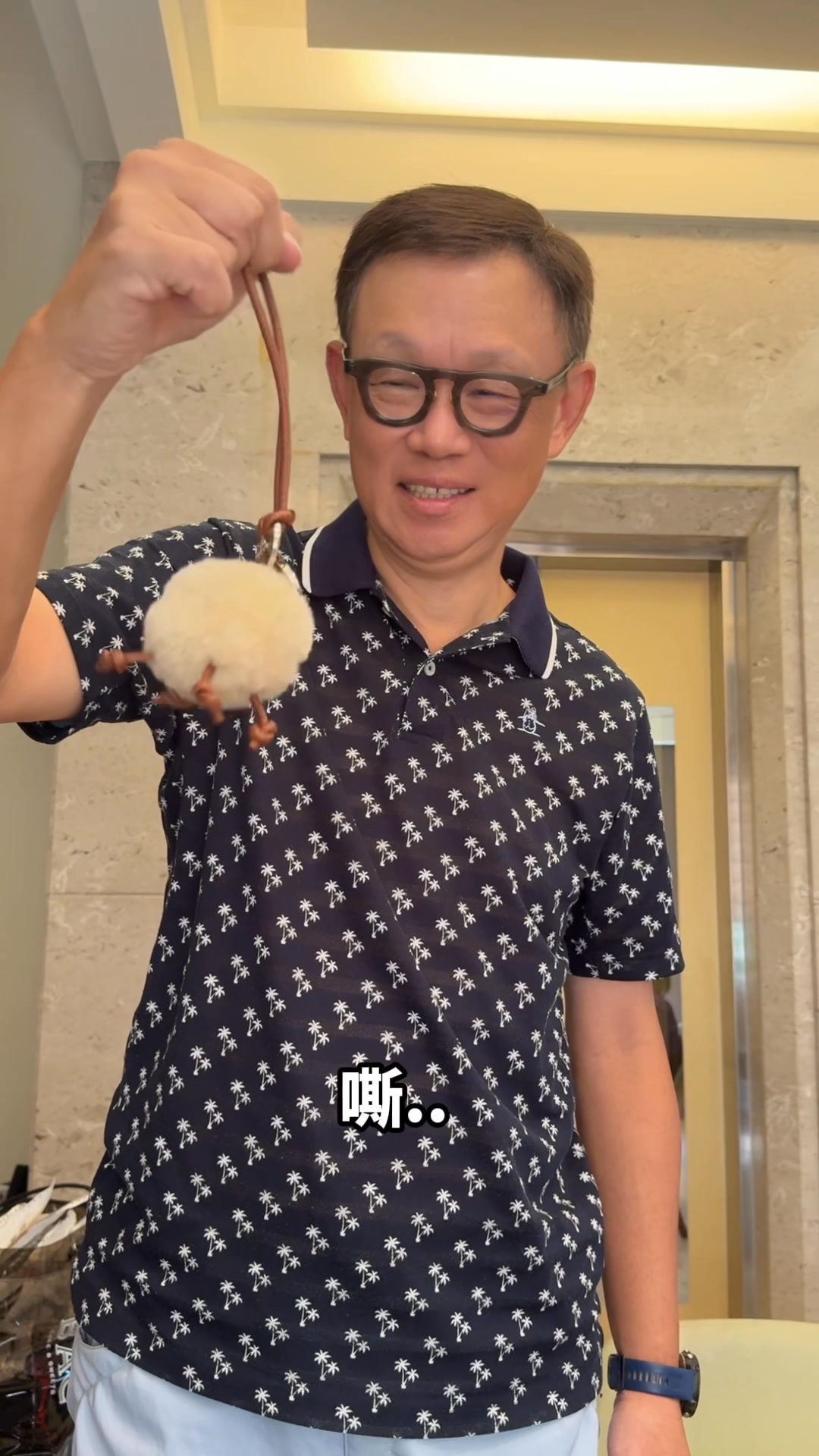 從摳門公公那裡要出點東西可太難了😂 #公媳 #搞笑 #台灣公公 #幽默 #家人相處 | 77歐尼在台灣 | Facebook