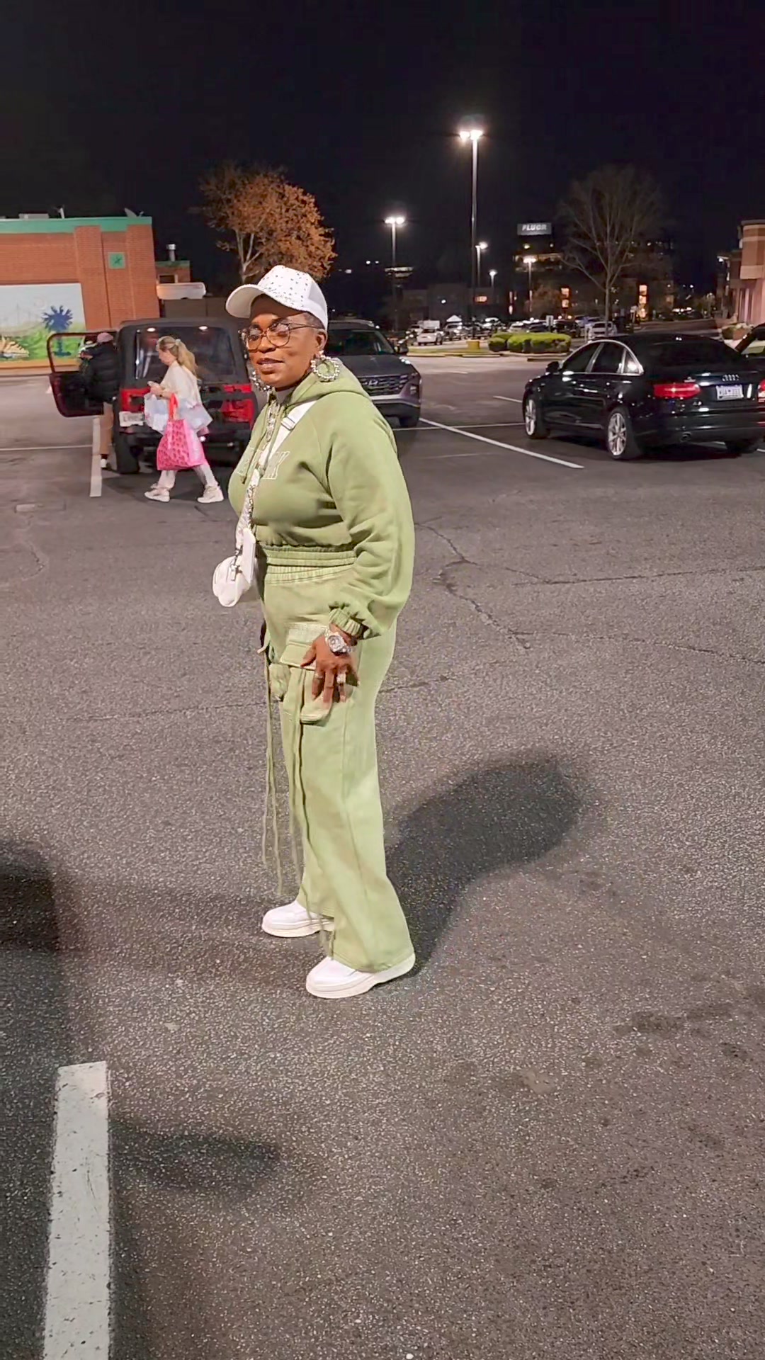 This 2 piece sweatsuit came from Fashionnova... they are one of my style go to websites.. clothes are always nice, mostly true to size.. on time delivery. I order often and have not been disappointed 