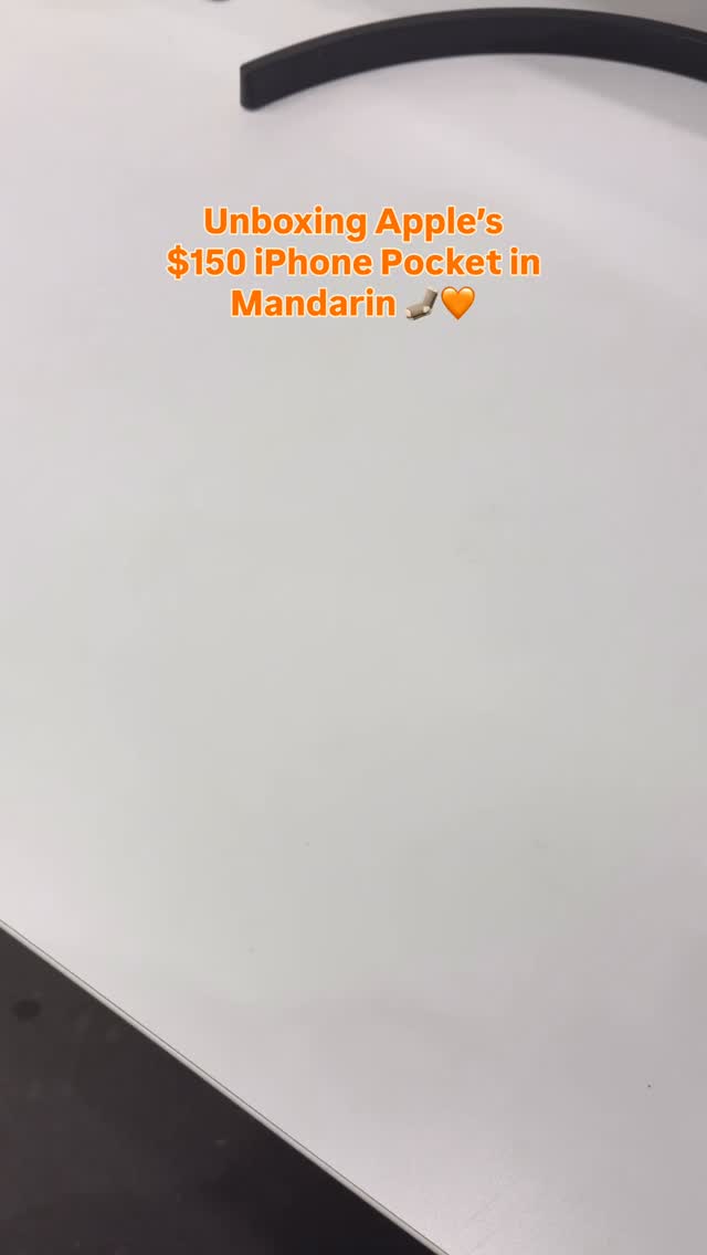 An orange pocket for an orange iPhone 🧡🍊 #iphonepocket #apple