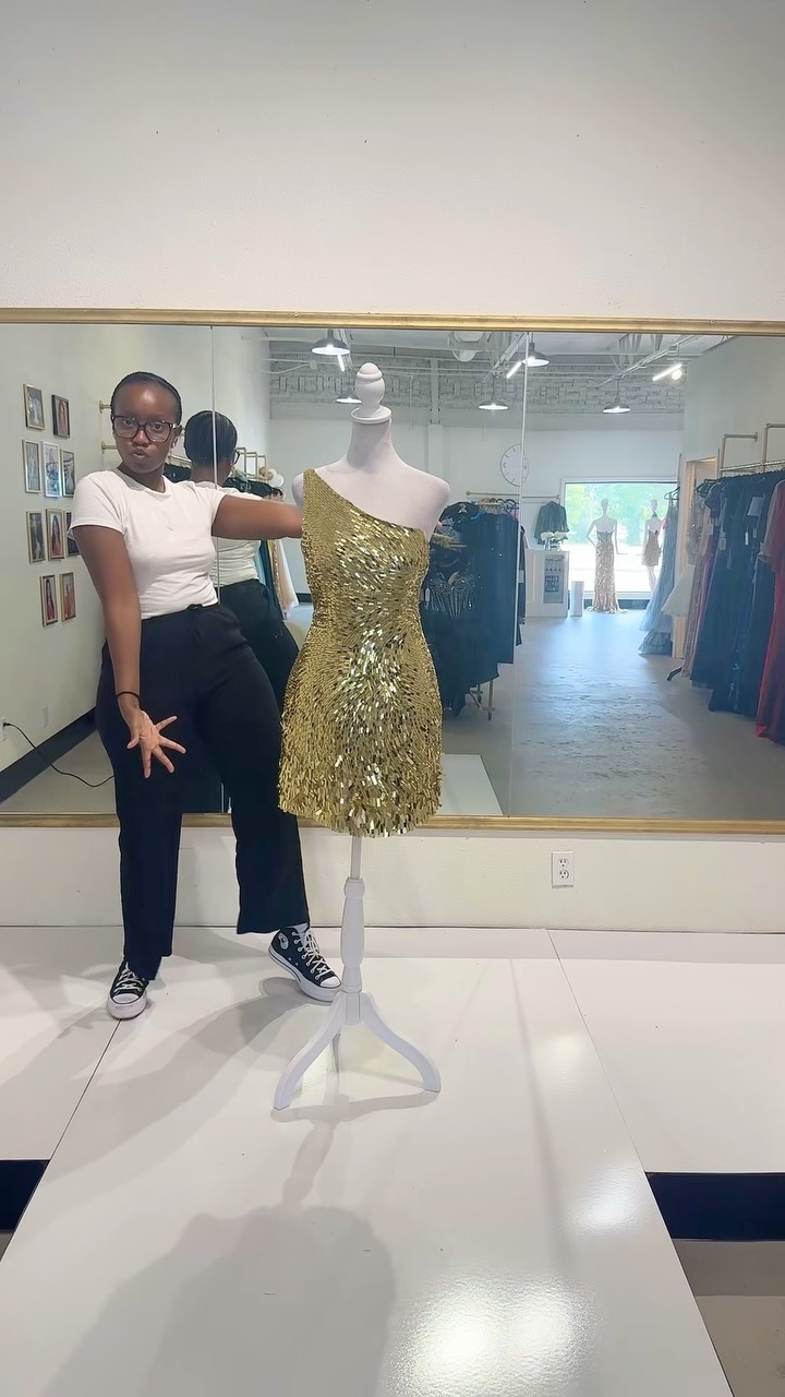 ladies dress rental shop near me Get the best prices on the most unique dresses at the Runway! and purchase options available on almost everything! , Open store hours: Tues- 11-5, Wed- 12-5, Thur-11-5, Fri- 11-6, Sat- 11-4! Or evening dress shops near me
