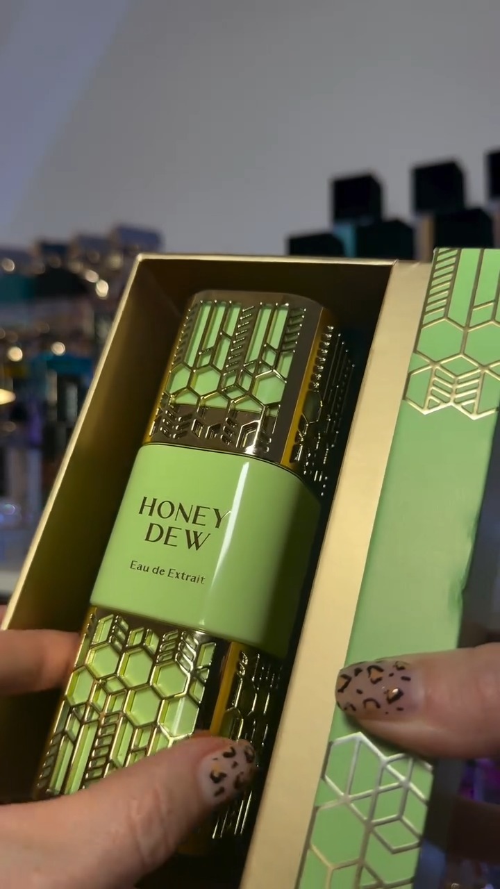 Clean, powdery and musky 💚 A soft everyday scent you'll keep