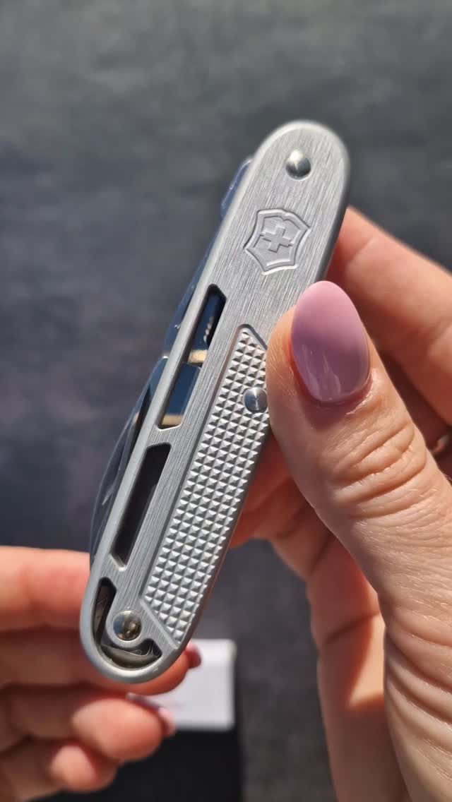 New from Victorinox – Synergy X Alox 0.8226.26 Elegant, precise