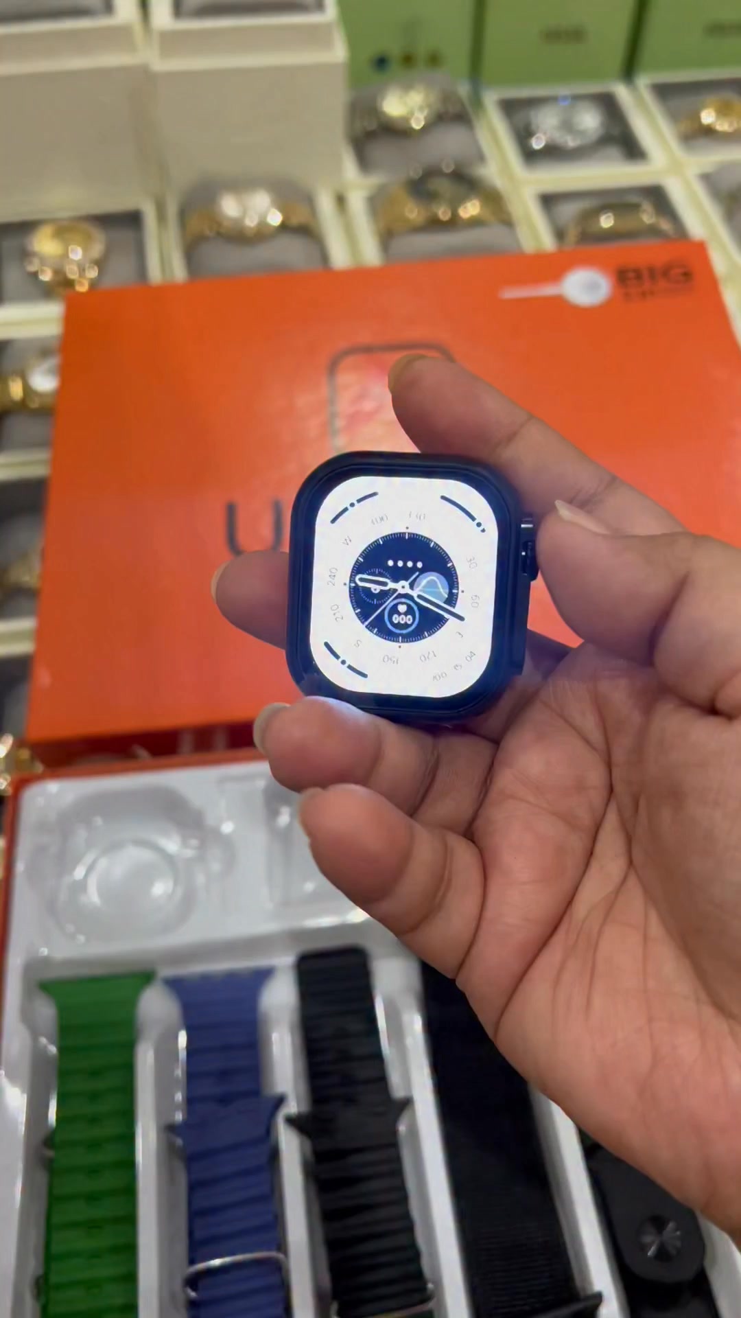 Smartwatch , 600 lang oh , 50 sets available Belle Apple Hernandez Cayona