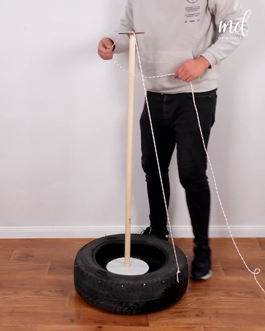Turn your holiday season into an art project! 🎄 ️ | MetDaan DIY | Facebook