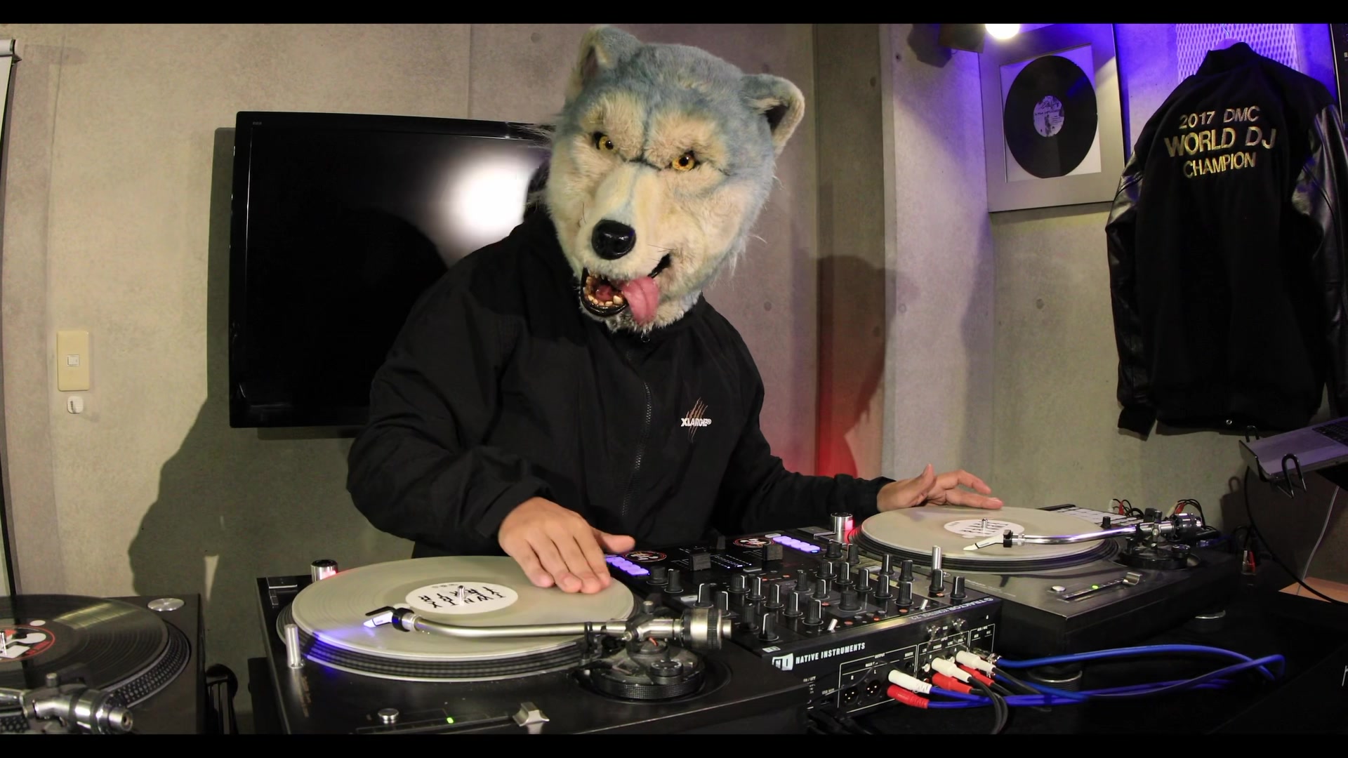 Session with DJ Santamonica from Man with a mission? MAN WITH A 