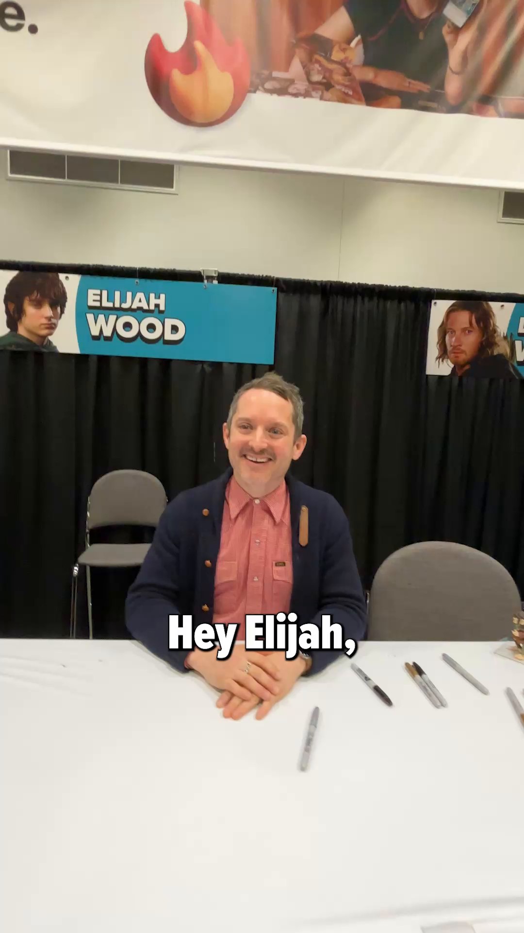 Elijah Wood + a camera = pure Hobbit chaos 📸 Watch as he hilariously ...
