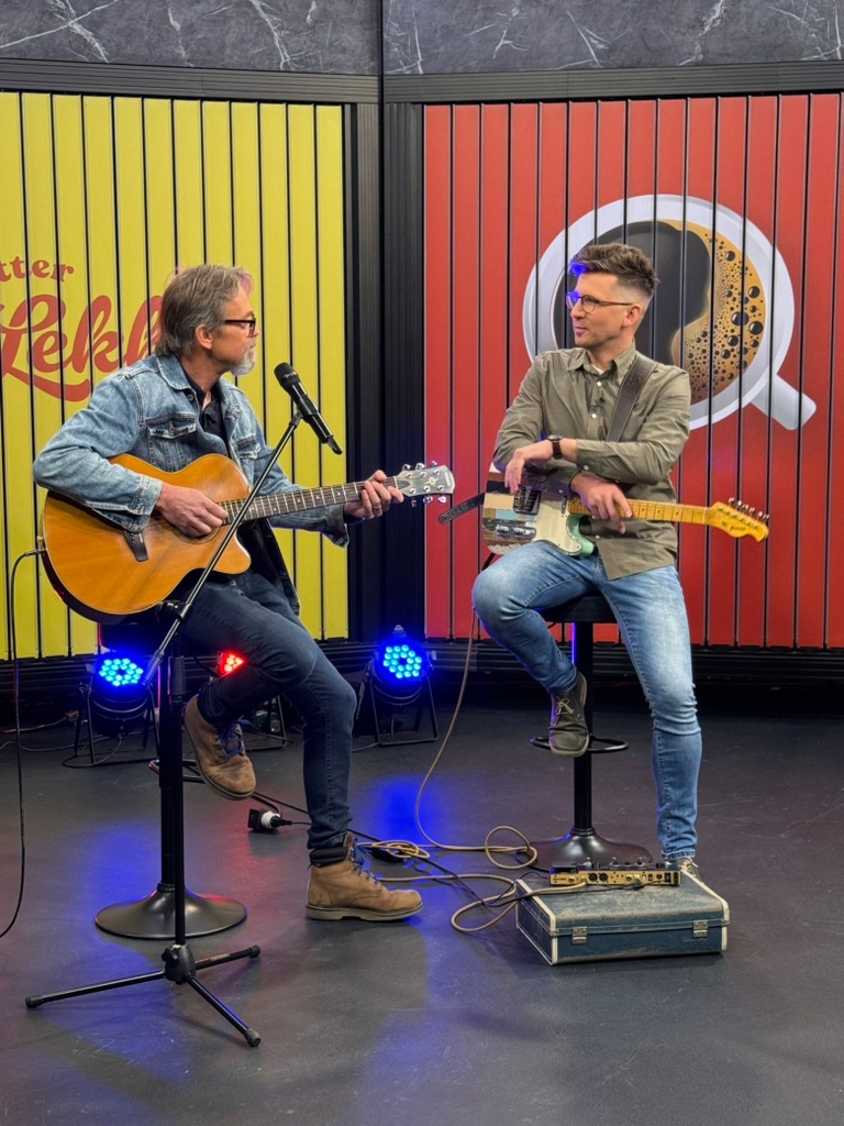 Leon Gropp gesels met Valiant Swart oor die Afri-Indie Onafhanklike ...