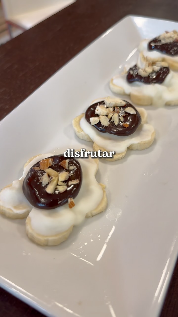 Es normal tener antojos de vez en cuando. 🍨 Por eso está bien tener a ...