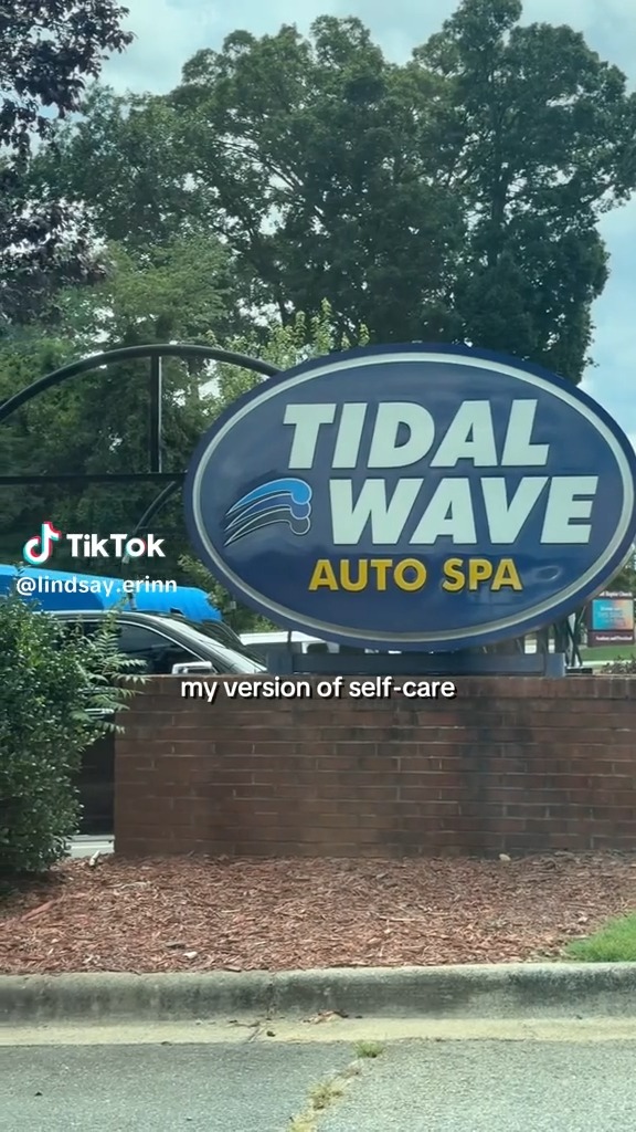 What Time Does Tidal Wave Car Wash Close: Hours & Tips
