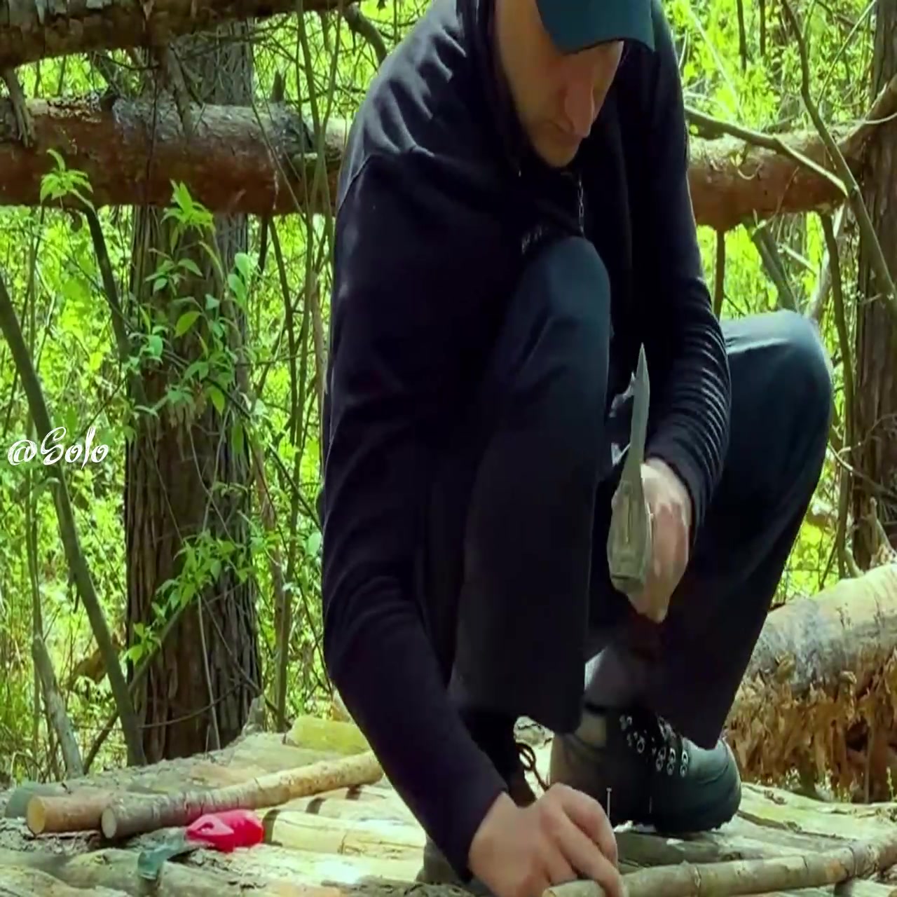 Constructing a Comfortable Reed Survival Shelter Over Water for Fishing ...