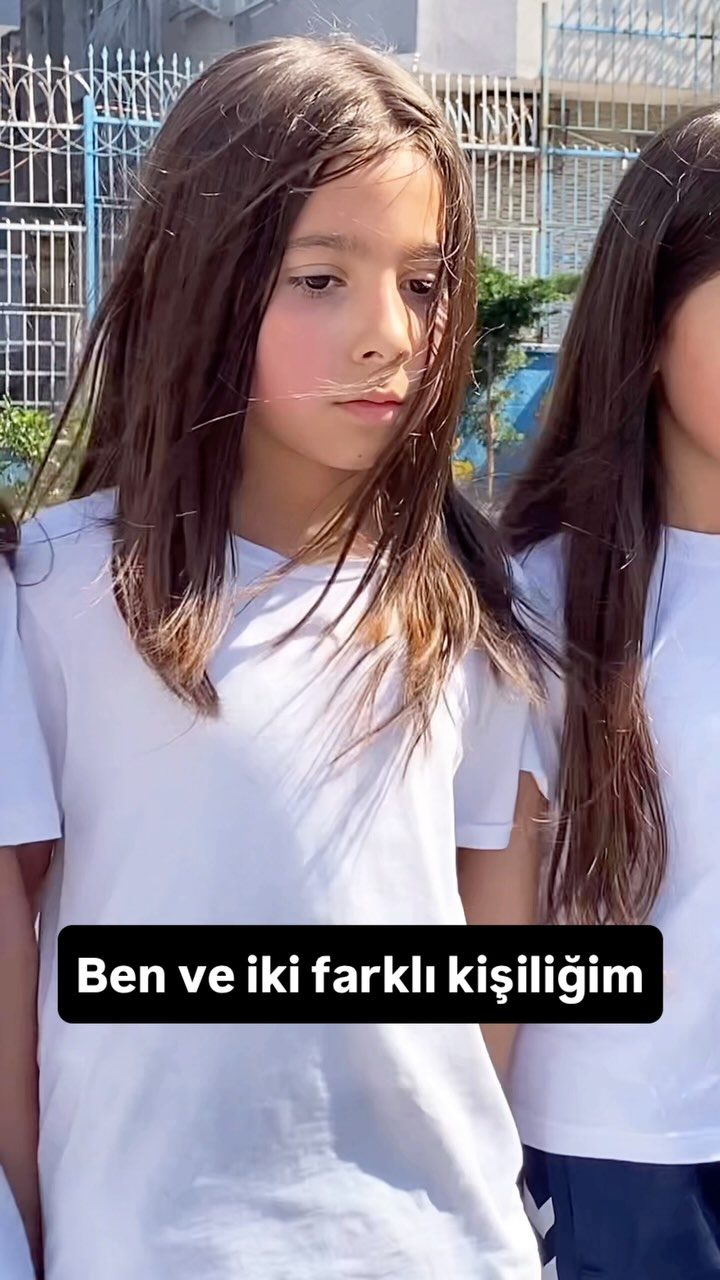 hepimiz-biraz-yle-de-il-miyiz-bir-yan-m-z-h-z-n-bir-yan-m-z-halay