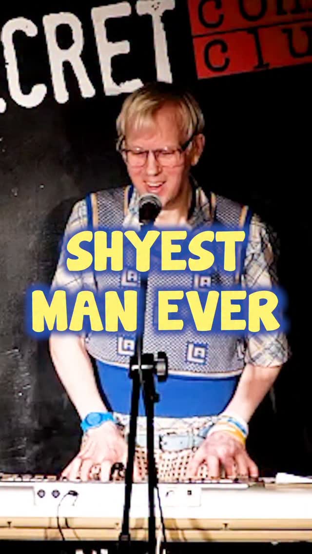 Is this the shyest man in existence... #amando #arms #crowdwork # ...