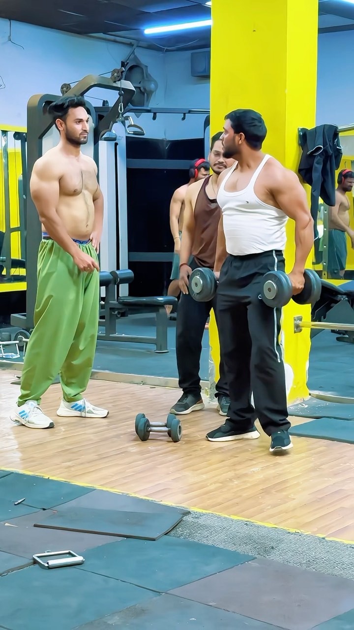 Bachcha samajh raha tha mujhe 😯😧….. . . . #bodybuildereaction # ...