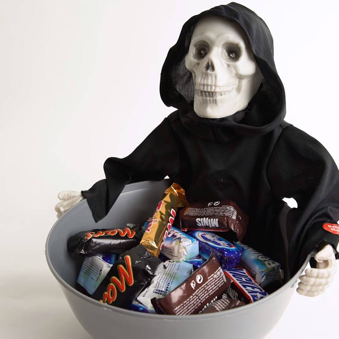 Wem jagst du an Halloween mit dieser schaurigen Süßigkeitenschale so richtig einen Schreck ein? 🎃 👻 💀 | Action